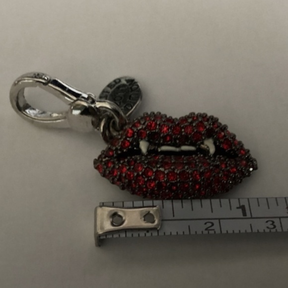 Juicy Couture HALLOWEEN Vampire Lips Charm 2011 LIMITED EDITION - Picture 8 of 9